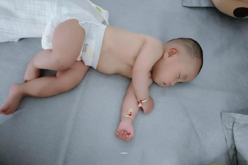 新泰几个月宝宝会抬头